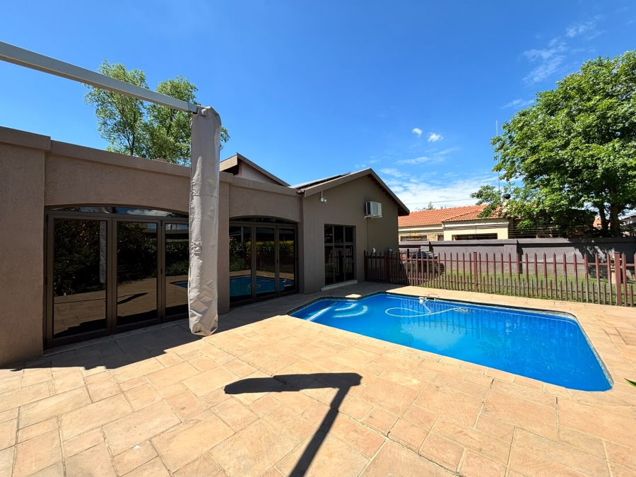 4 Bedroom Property for Sale in Grimbeeck Park North West